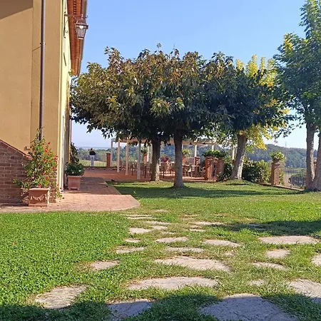 Tenuta L'oliveta Farm stay *